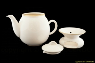 DZBANEK Z PODGRZEWACZEM 1,7L KREMOWY MIEROSZÓW