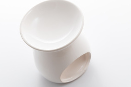 Biały kominek na olejek zapachowy lub wosk