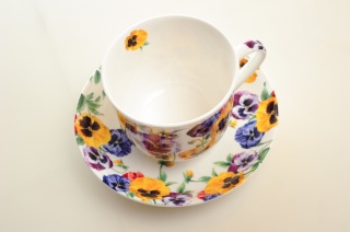 Angielska duża filiżanka porcelanowa ze spodkiem