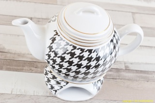 Dzbanek do parzenia herbaty ozdobiony motywem pepitka