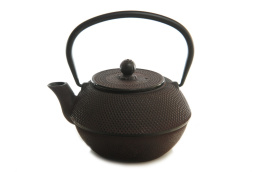 Dzbanek żeliwny do parzenia herbaty w kolorze brązowym