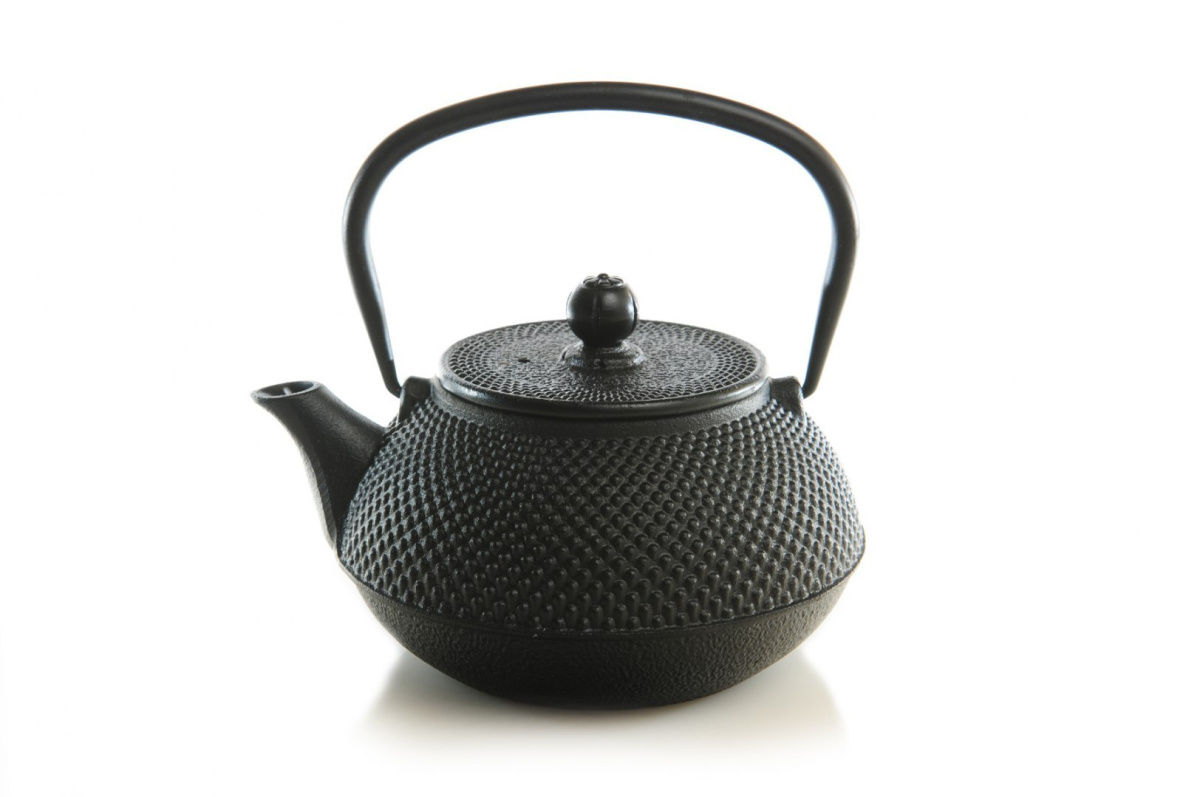 Dzbanek żeliwny do parzenia herbaty z sitkiem