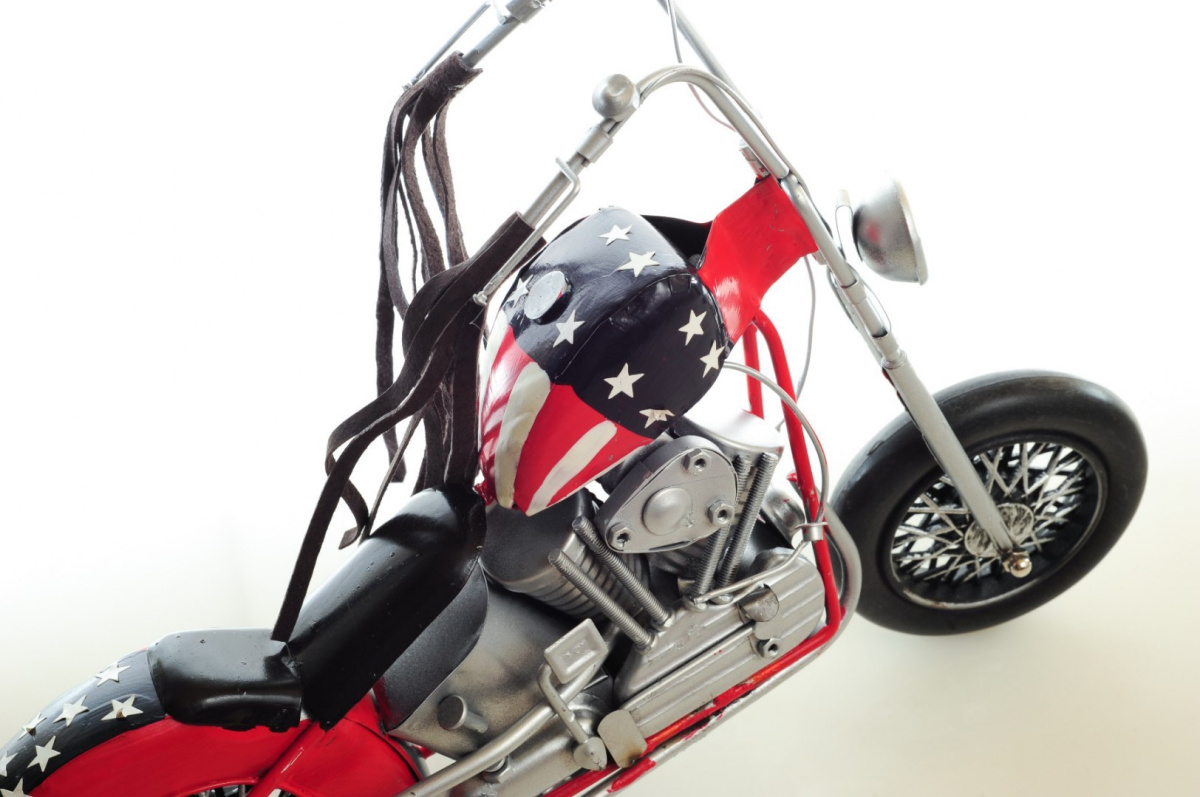 Replika amerykańskiego motocykla z metalu