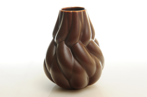 Mały wazon ceramiczny w kolorze brązowym