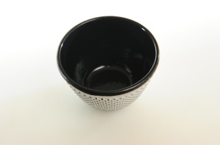 Żeliwna czarka do herbaty w kolorze białym