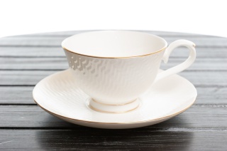 Komplet 2 filiżanek ze spodkami na prezent dla kobiety