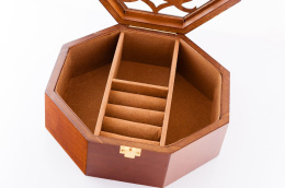 Brązowa szkatułka na biżuterie z ażurowym wzorem