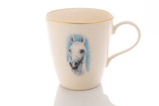 Kubek z motywem konia do herbaty lub kawy z Mieroszowa