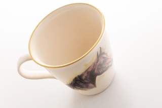 Kubek z motywem konia do herbaty lub kawy z Mieroszowa