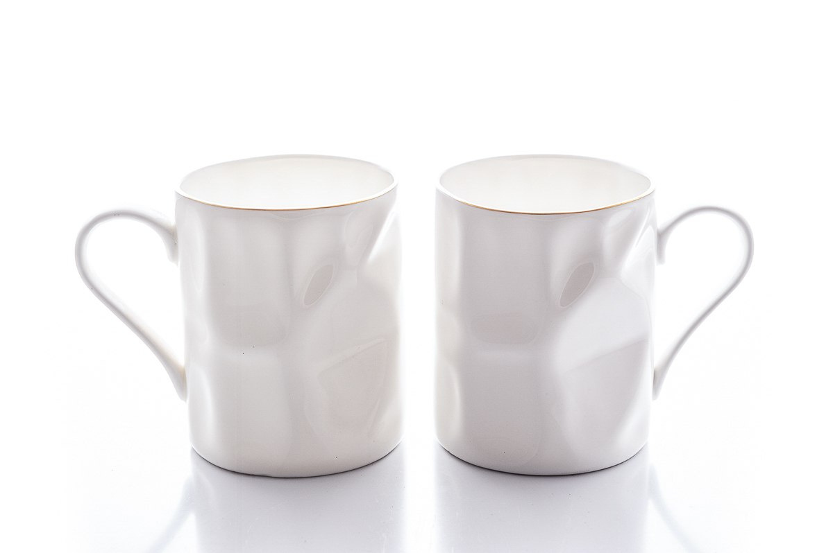 Dwa kubki o unikalnym kształcie z porcelany białej