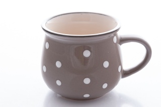 Kubek koloru szarego w kropki groszki