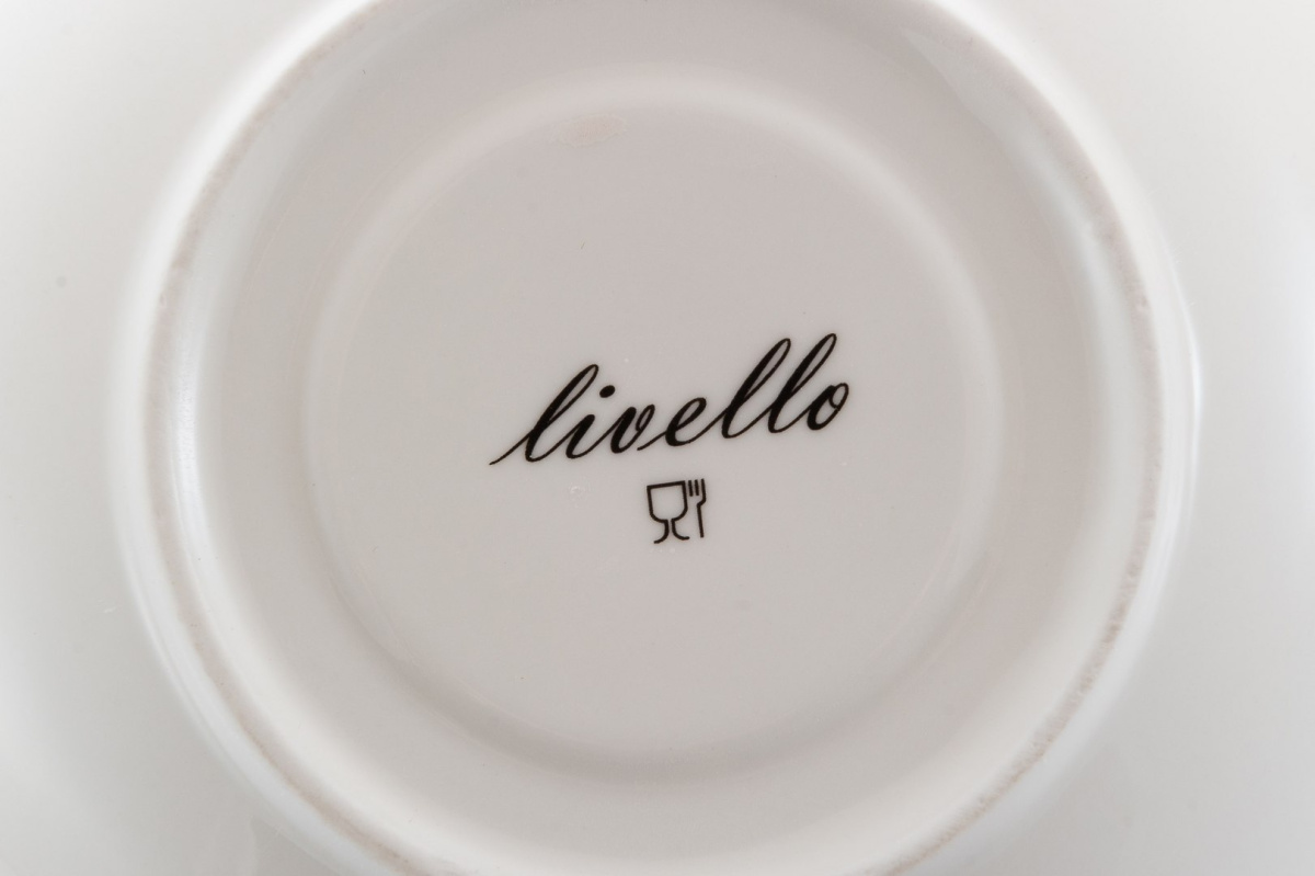 Komplet dwóch filiżanek marki Livello złote groszki