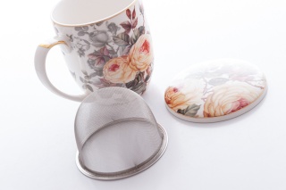 Kubek z zaparzaczem z motywem róż na prezent