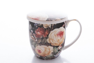 Kubek z zaparzaczem z motywem róż na czarnym tle