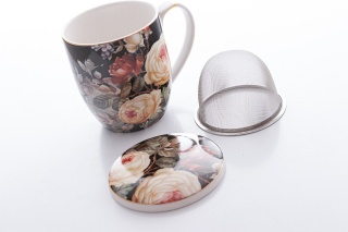 Kubek z zaparzaczem z motywem róż na czarnym tle