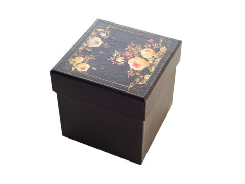 Kubek z zaparzaczem z motywem róż na czarnym tle