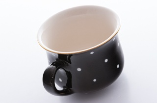 Polski kubek babuni w kolorze czarnym w groszki