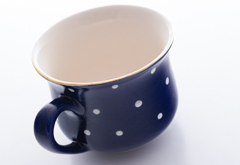 Polski kubek babuni w kolorze granatowy w groszki