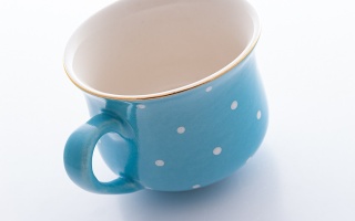 Polski kubek babuni w kolorze błękitnym w groszki