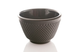 Czarka żeliwna w kolorze czarnym do picia herbaty