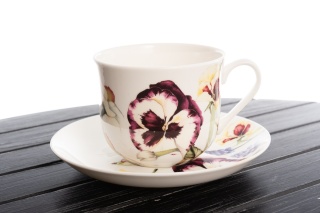 Eksluzywna filiżanka w prezentowym pudełku bratki