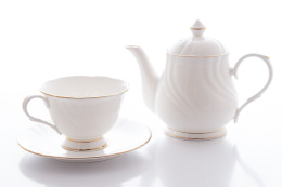 Biały komplet do herbaty lub kawy 2 filiżanki oraz dzbanek