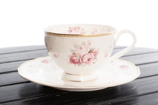 Eksluzywne 2 filiżanki w prezentowym pudełku róże