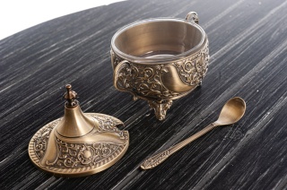 Platerowana cukiernica z łyżeczką metalowa zdobiona