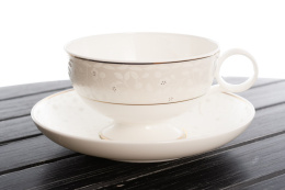 Wyjątkowe 2 filiżanki w prezentowym pudełku w listki