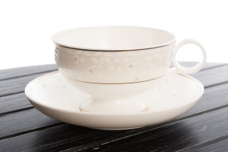 Wyjątkowe 2 filiżanki w prezentowym pudełku w listki