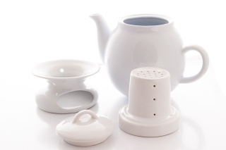 Biały dzbanek z sitkiem do parzenia z Mieroszowa 1,7 litra