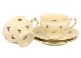 Dwie filiżanki w kolorze kremowym na prezen angielskie