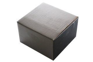 Dzbanek żeliwny do parzenia herbaty w kolorze czarnym ze zdobieniami w kolorze mosiądzu