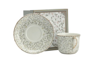 Filiżanka porcelanowa biała w kwiaty ze spodkiem