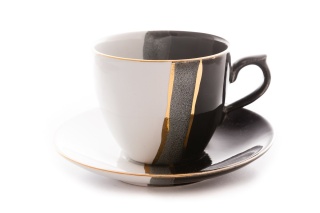 Filiżanka ze spodkiem biało czarna Trio Mieroszów