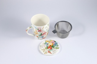 Kubek biały z motywem kwiatowym z sitkiem i przykrywką do parzenia herbaty i ziół