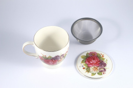 Kubek w kwiaty z sitkiem i przykrywką do parzenia herbaty