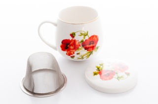 Kubek baniasty w maki z sitkiem i przykrywką do parzenia herbaty