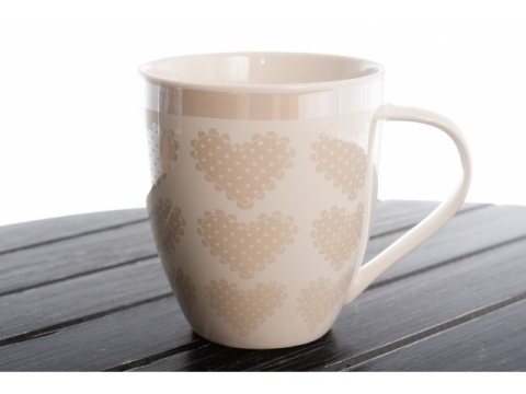 Duży kubek porcelanowy z sercami na prezent dla dziewczyny