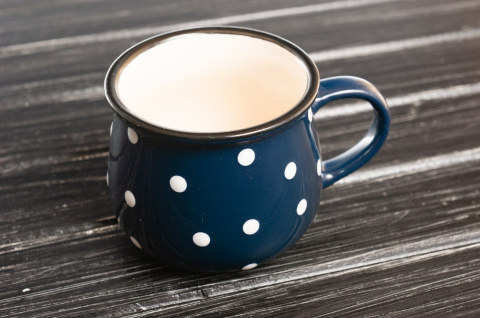 Kubek beczułka espresso granatowy w kropki 75 ml baniasty