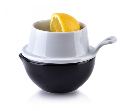 Porcelanowe naczynie z sitkiem separator do jajek