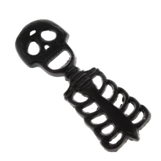 Żeliwny otwieracz do butelek czarny szkielet na urodziny