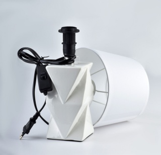 Modna lampa biała Luna do pokoju sypialni Triangle White