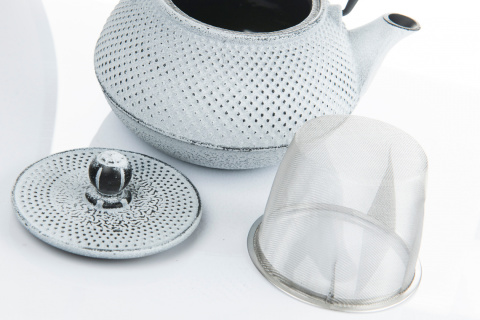 Dzbanek żeliwny niski do herbaty biały z sitkiem 800 ml