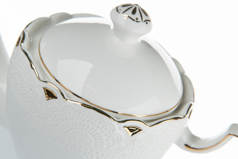 Biały dzbanek czajnik do parzenia herbaty na prezent 1,15l