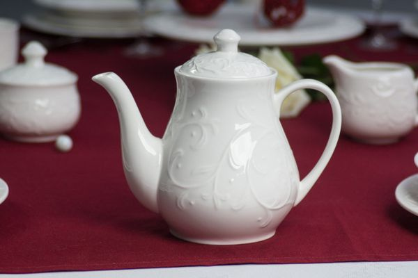 Biały dzbanek czajnik tłoczony do herbaty Hemingway 1,35l