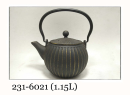 Dzbanek żeliwny do herbaty zdobiony z sitkiem czarny paski