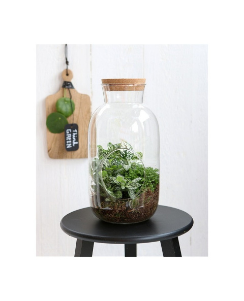 Szklana butelka słoik z pokrywką korkową las w szkle