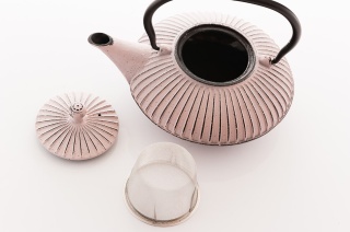 DZBANEK ŻELIWNY Z SITKIEM ZAPARZACZEM DO HERBATY