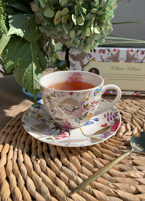 Zestaw dwie filiżanki ze spodkami White na prezent kwiaty